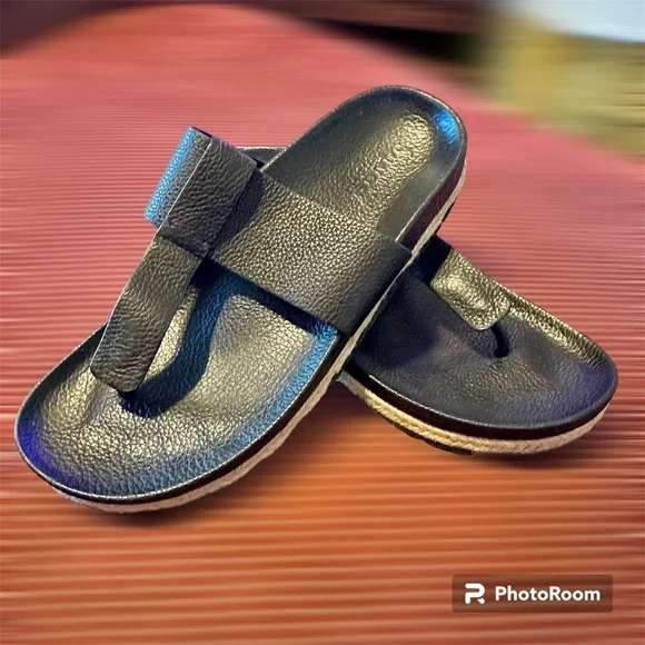 Vince avani hotsell t strap sandal